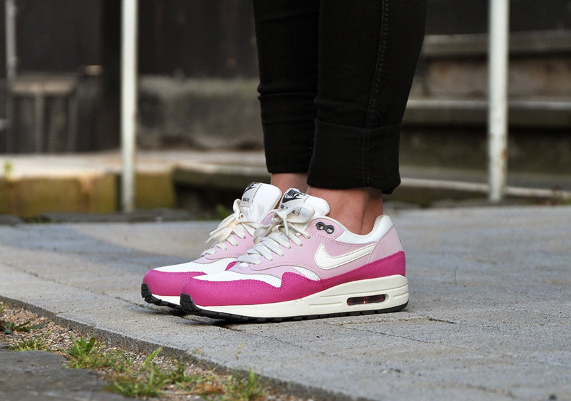 nike air max 1 essential white pink